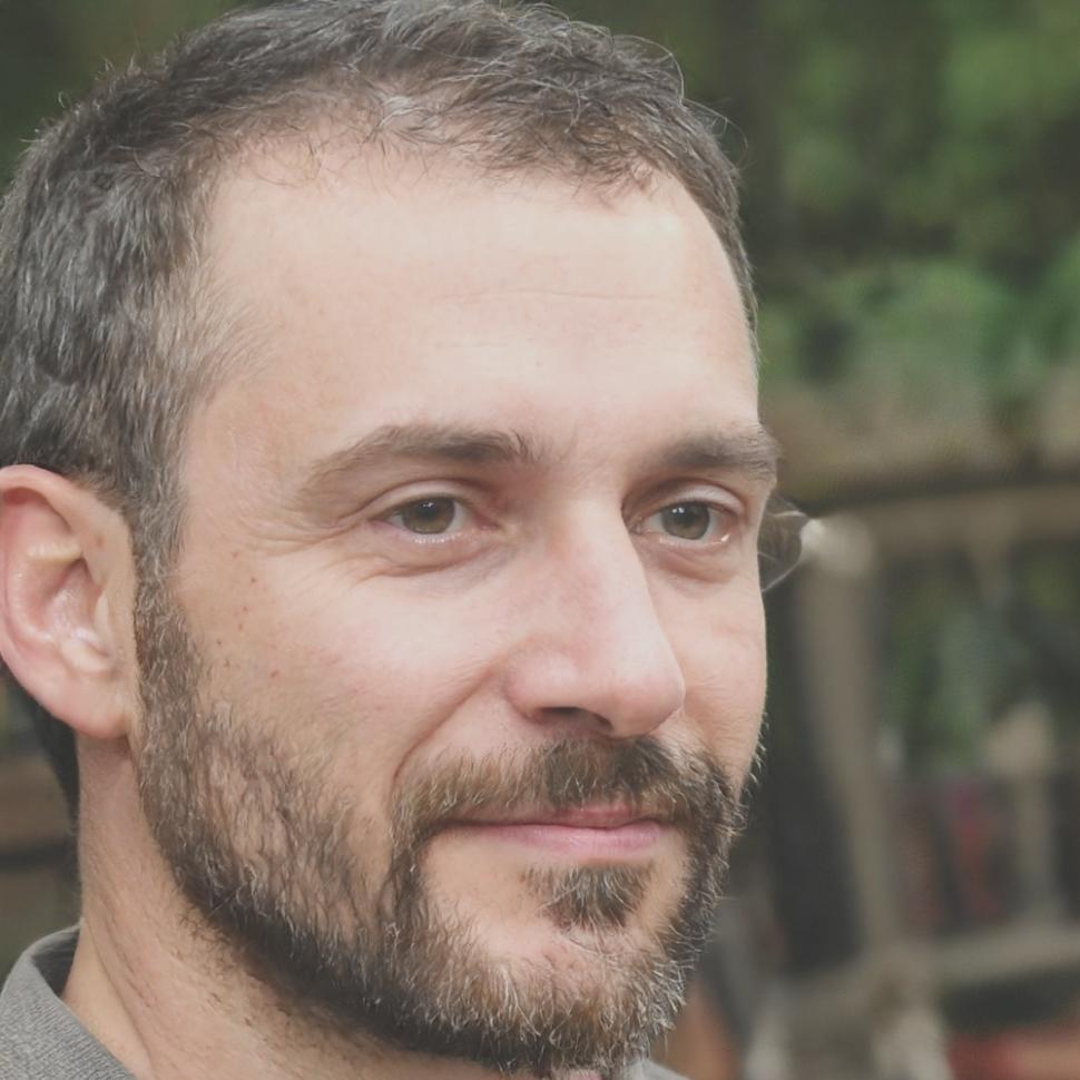 Portrait of Branimir Kovic blockchain educator and developer